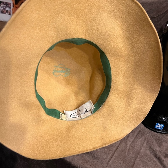 Vintage Coralie Gold Hat - Picture 4 of 5